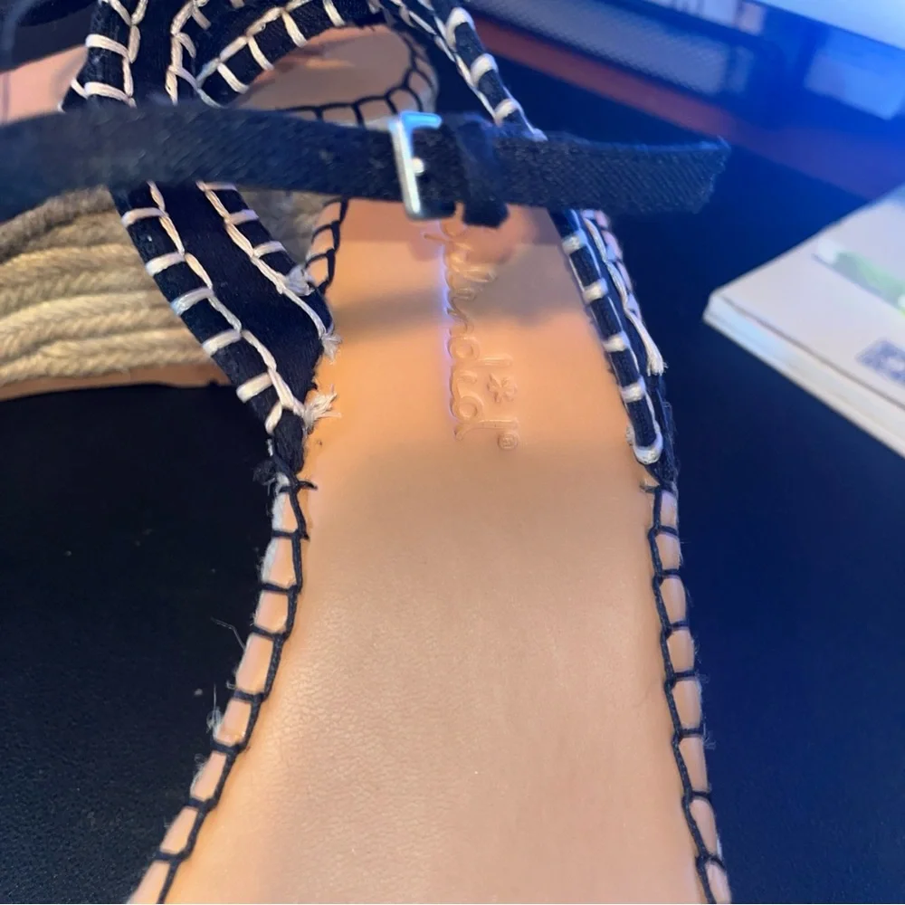 Splendid Black and Cream Espadrille Sandals size 8 possible display shoe